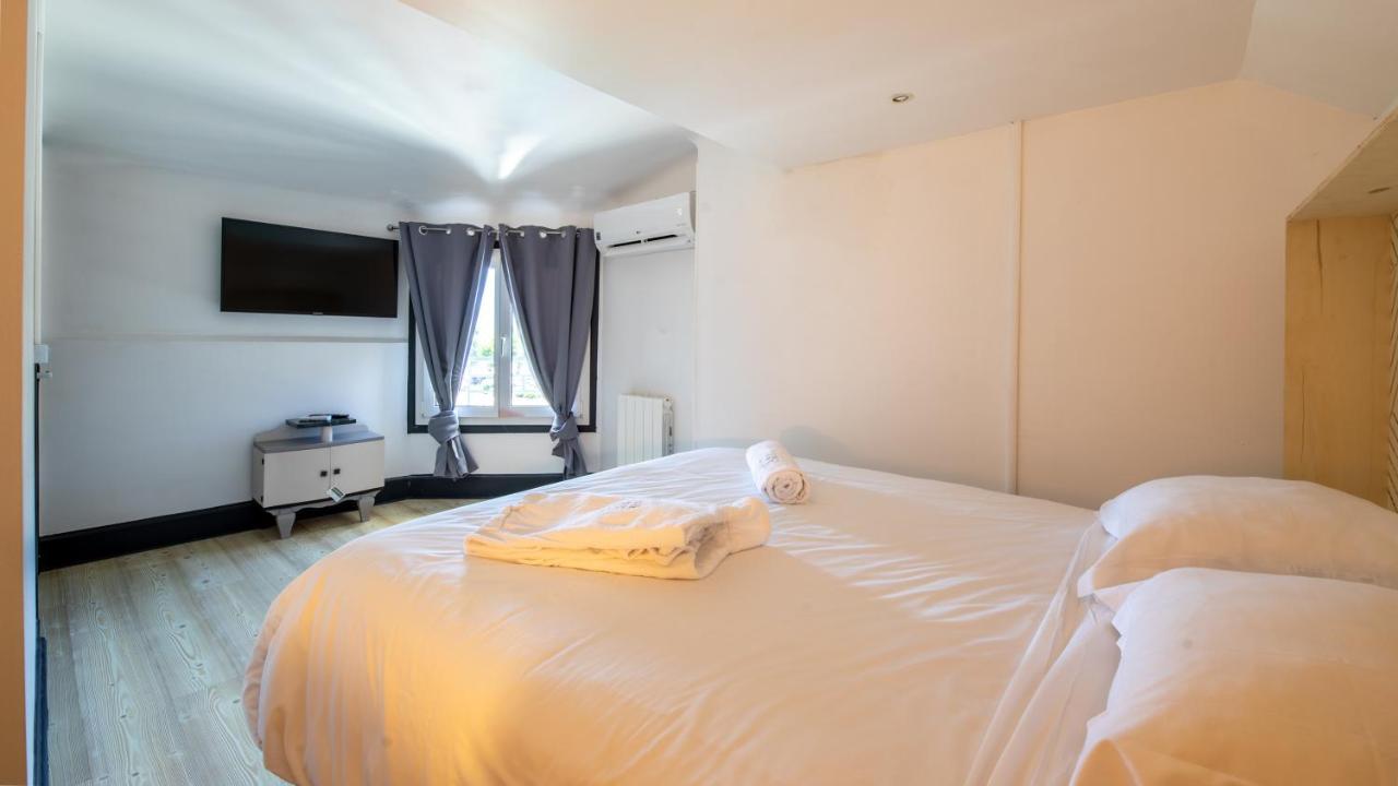 Mamie Jane suite deluxe face au lac Tresserve Extérieur photo